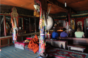 Un temple au milieu de la montagne sauvage