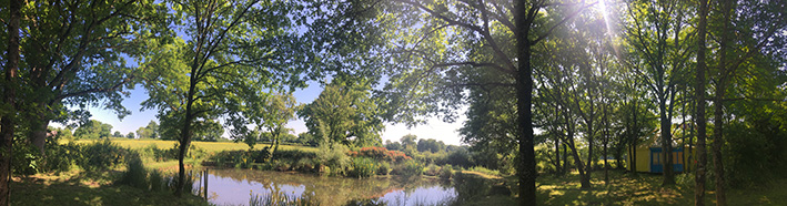 Vue panoramique du chapiteau en Bourgogne